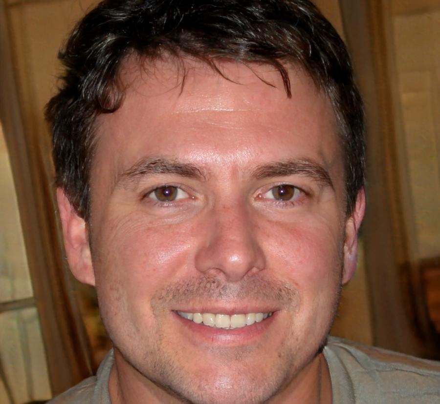 Портрет Темирлана Бекмуратова, старшего аналитика